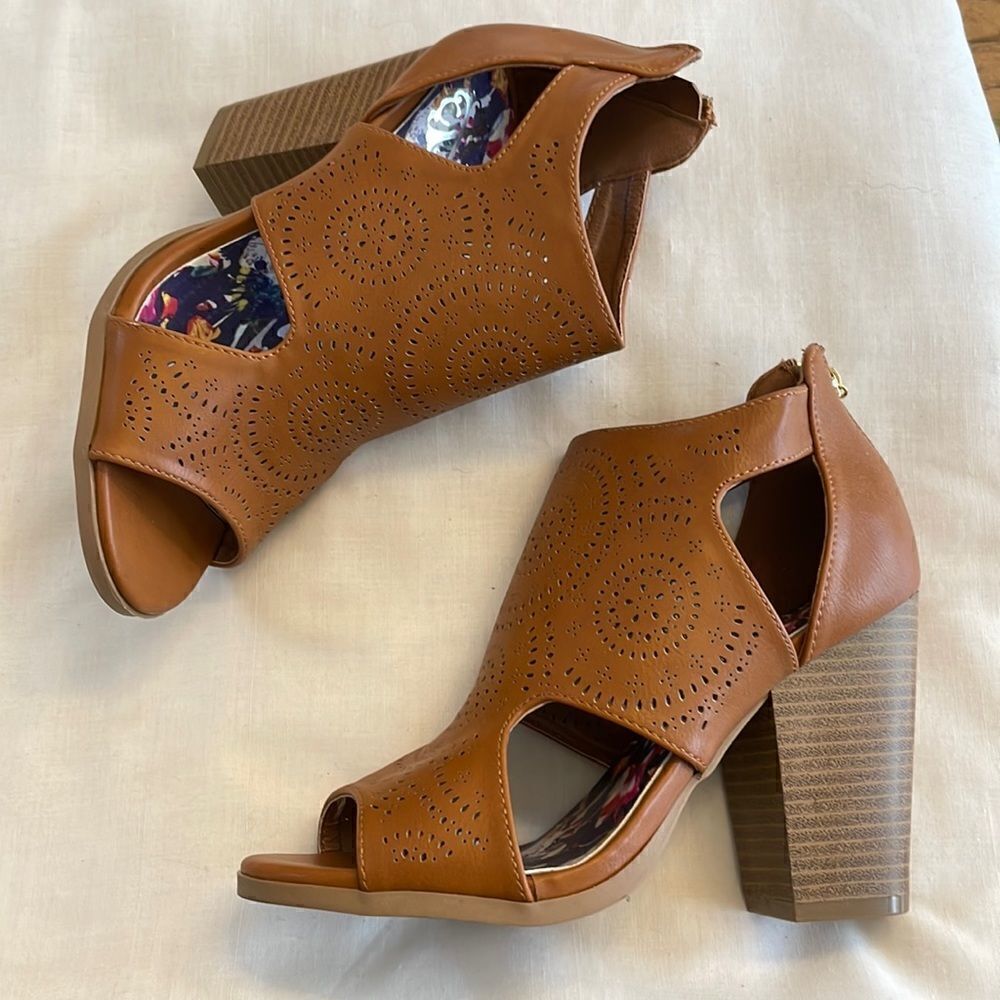 CHRISTIAN LACROIX LIGHT BROWN CUTOUT SHOOTIES. NEW